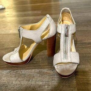 AUTHENTIC MICHAEL KORS PLATFORM HEELS GRAY SNAKESKIN